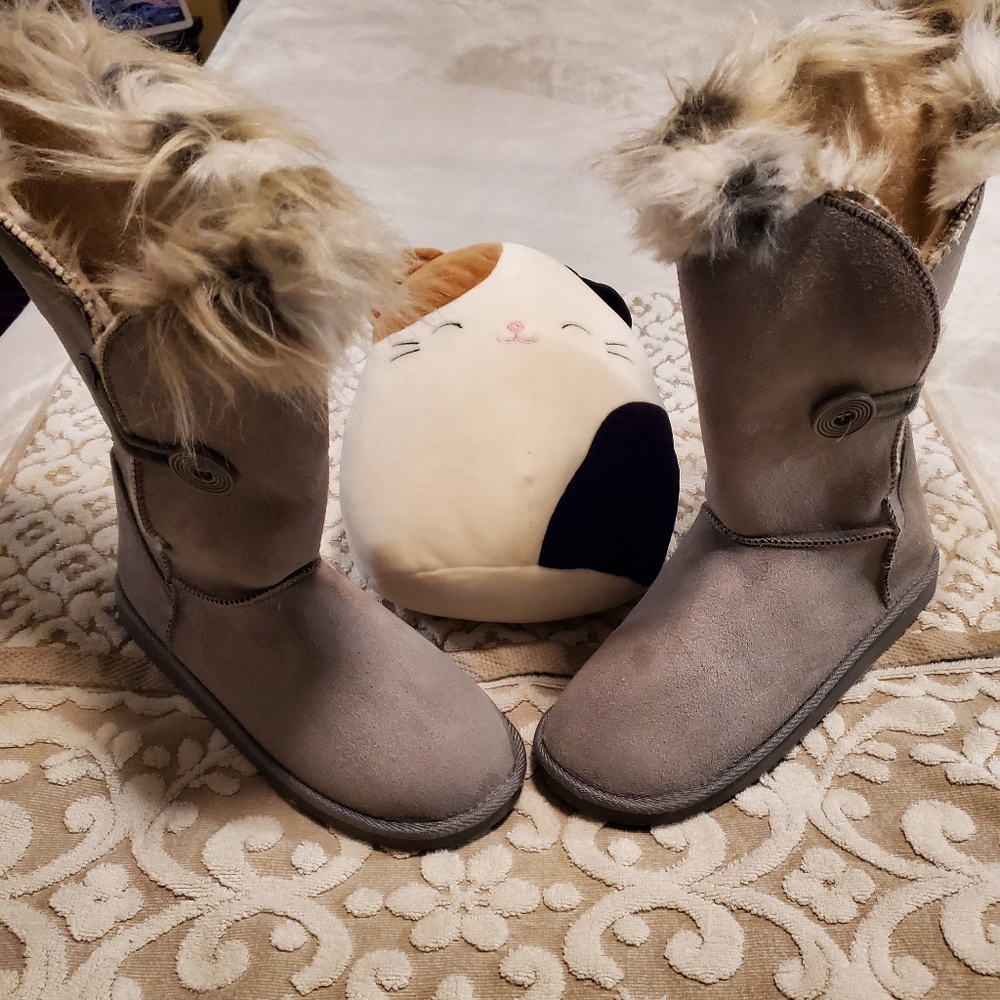 Faux suede boots with faux fur lining -NWOT